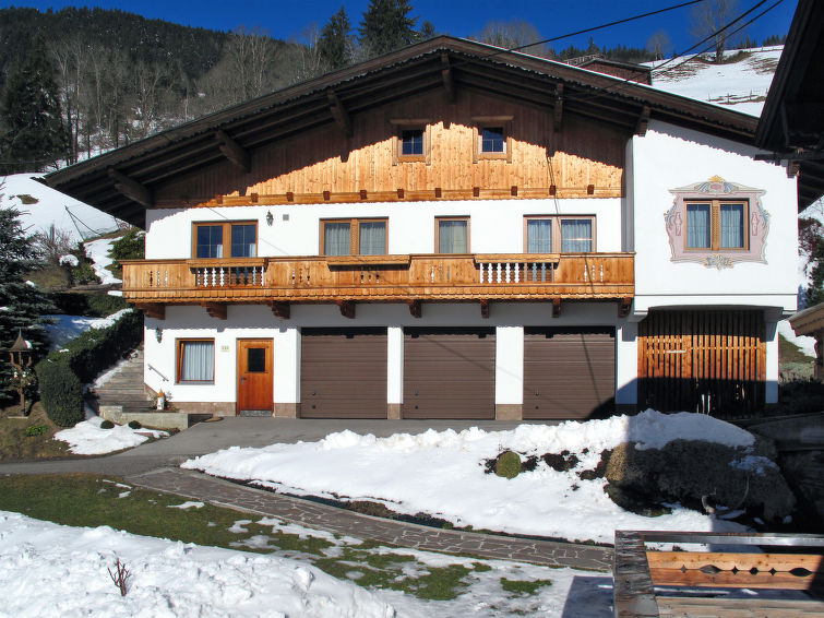 Foto van exterieur van Appartement Zell am Zillerin de winter