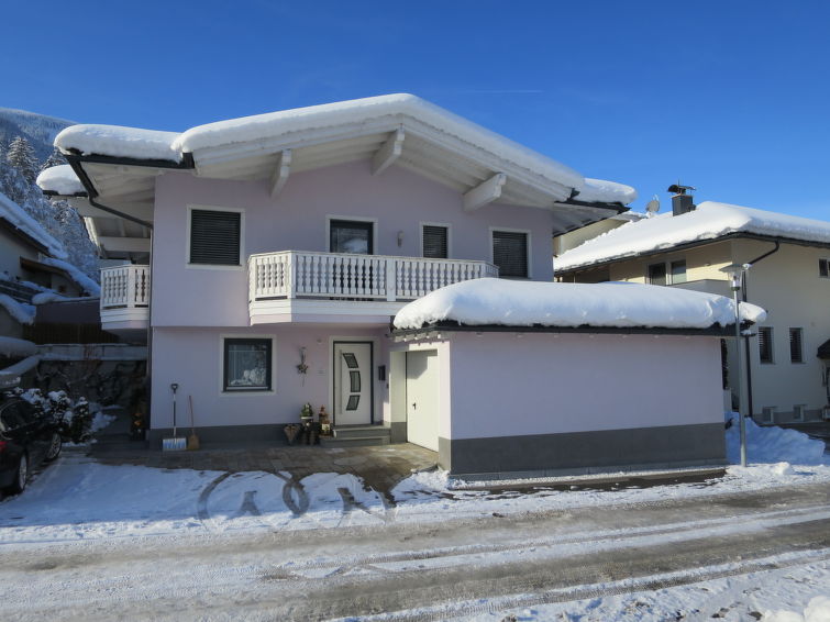 Foto van exterieur van Appartement Zell am Zillerin de winter