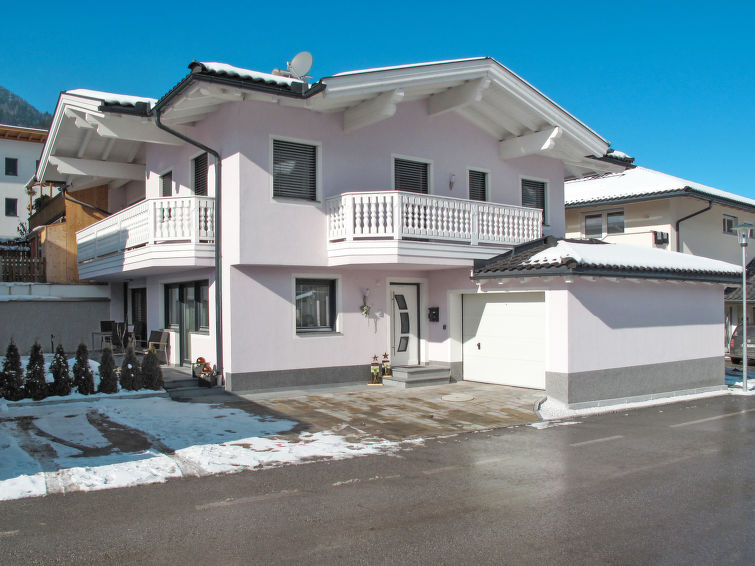 Foto van exterieur van Appartement Zell am Zillerin de winter