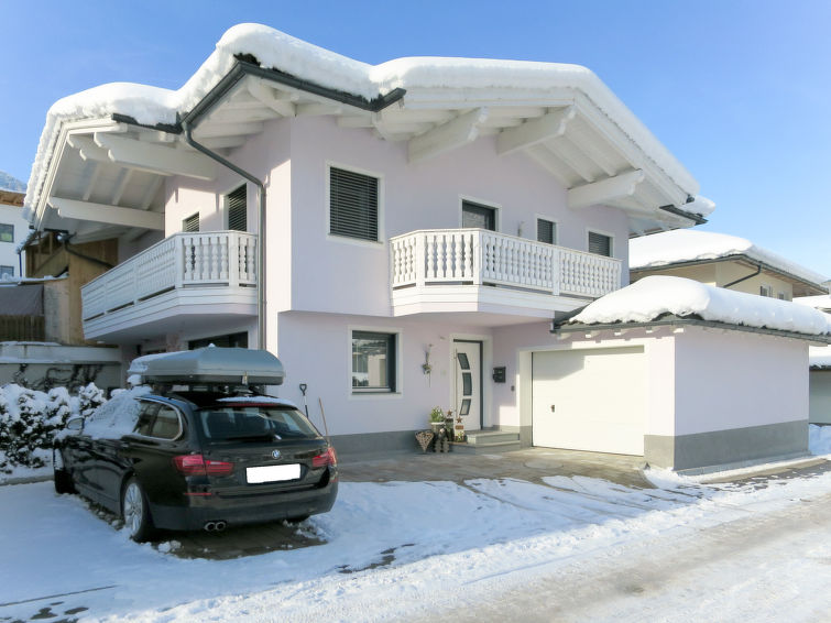 Foto van exterieur van Appartement Zell am Zillerin de winter
