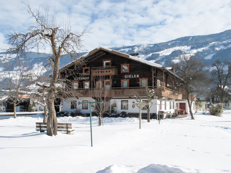 Foto van exterieur van Appartement Zell am Zillerin de winter