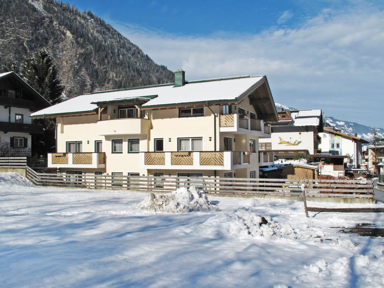 Foto van exterieur van Appartement Mayrhofenin de winter