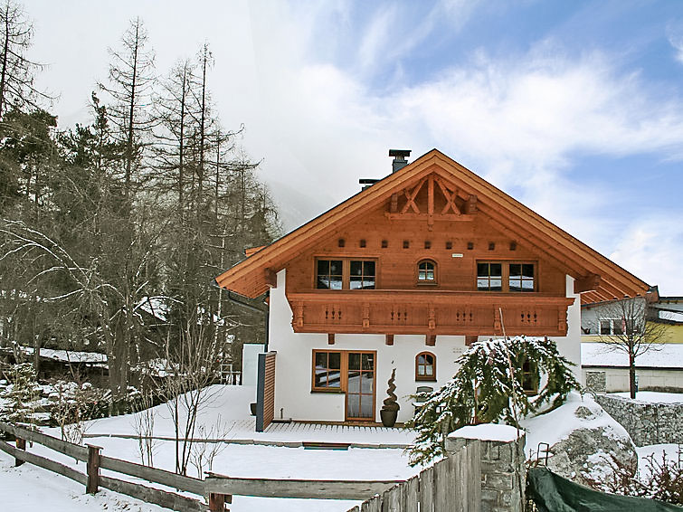 Foto van exterieur van Appartement Umhausenin de winter