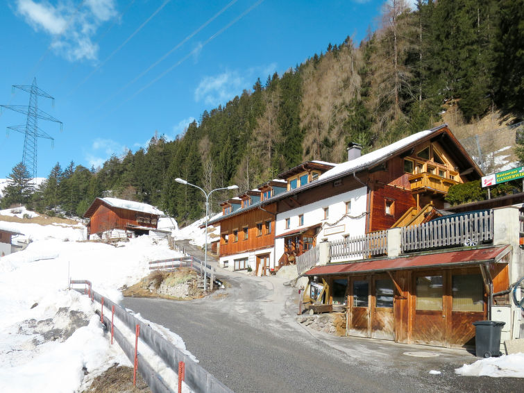 Foto van exterieur van Appartement Sankt Anton am Arlbergin de winter