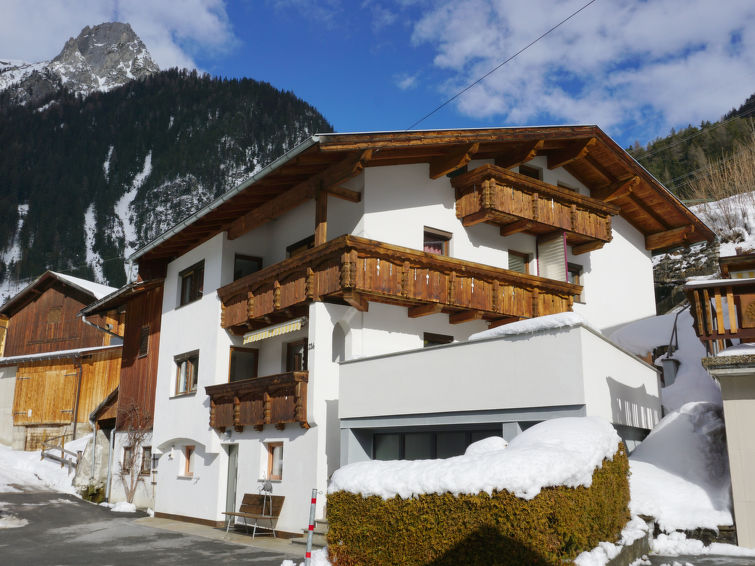 Foto van exterieur van Vakantiehuis Flirschin de winter