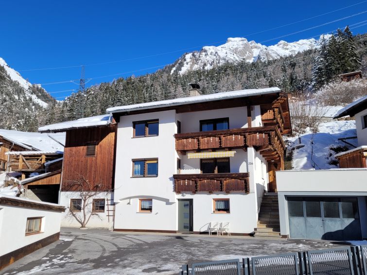 Foto van exterieur van Vakantiehuis Flirschin de winter