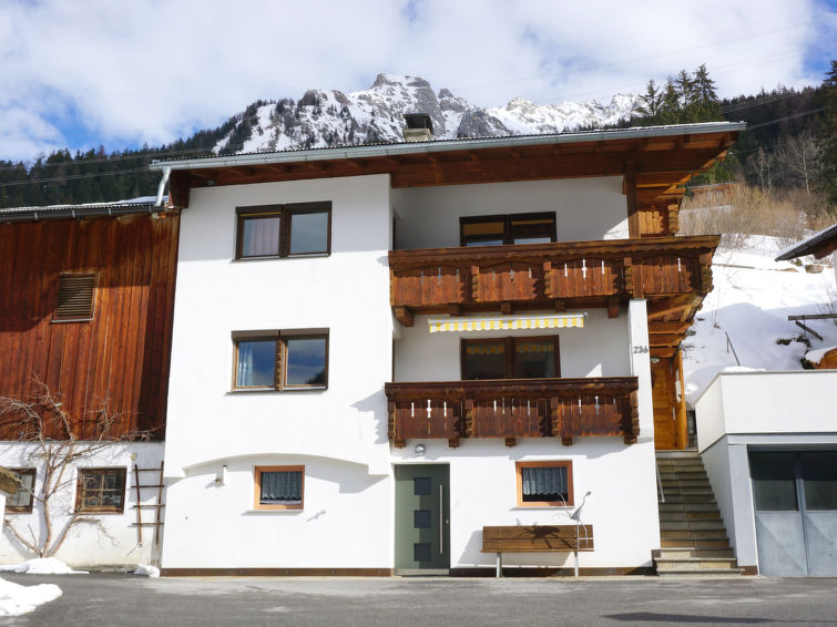 Foto van exterieur van Vakantiehuis Flirschin de winter