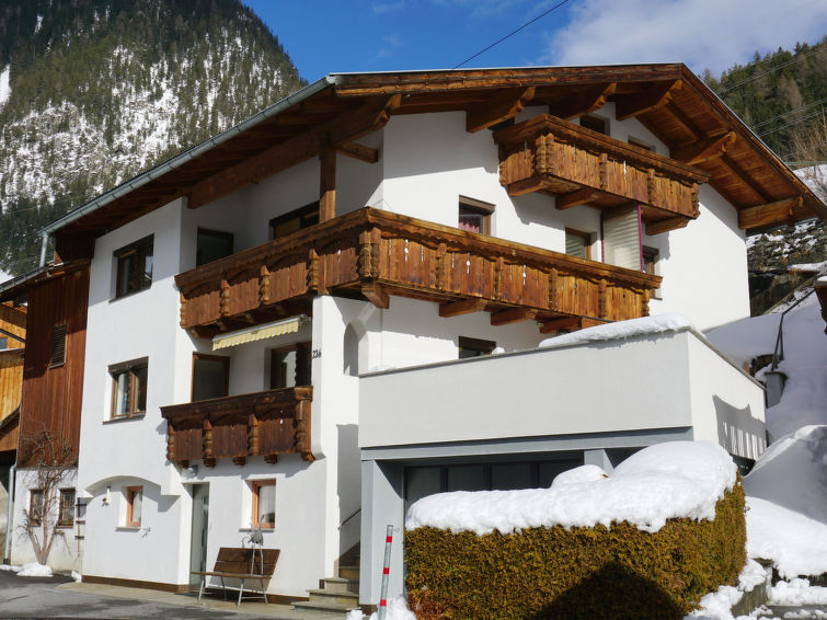 Foto van exterieur van Vakantiehuis Flirschin de winter