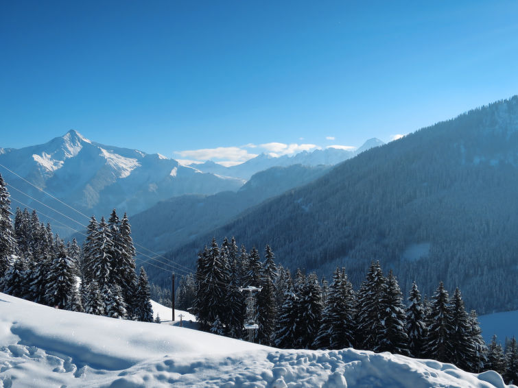 Foto van exterieur van Vakantiehuis Mayrhofenin de winter