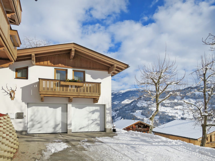 Foto van exterieur van Vakantiehuis Mayrhofenin de winter