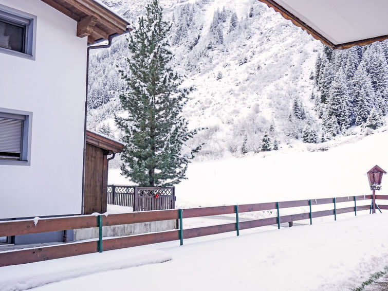 Foto van exterieur van Appartement Sankt Leonhard im Pitztalin de winter