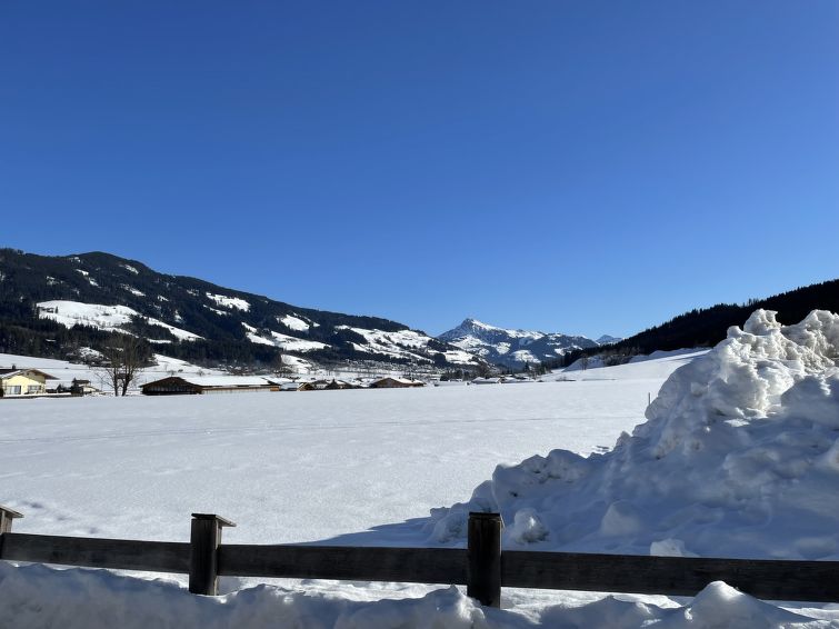 Foto van exterieur van Appartement Brixen im Thalein de winter