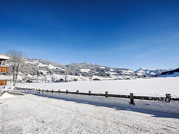 Foto van exterieur van Appartement Brixen im Thalein de winter