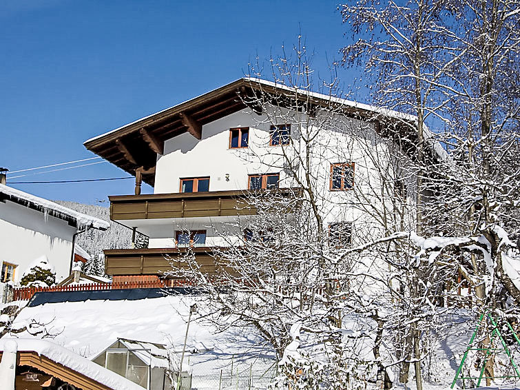 Foto van exterieur van Appartement Kirchberg in Tirolin de winter