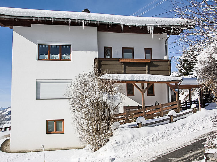 Foto van exterieur van Appartement Kirchberg in Tirolin de winter
