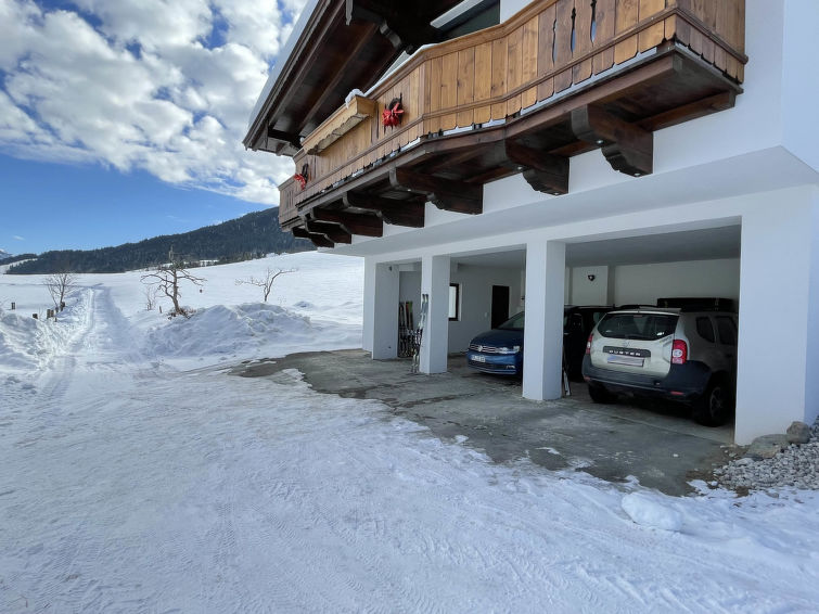 Foto van exterieur van Appartement Sankt Johann in Tirolin de winter