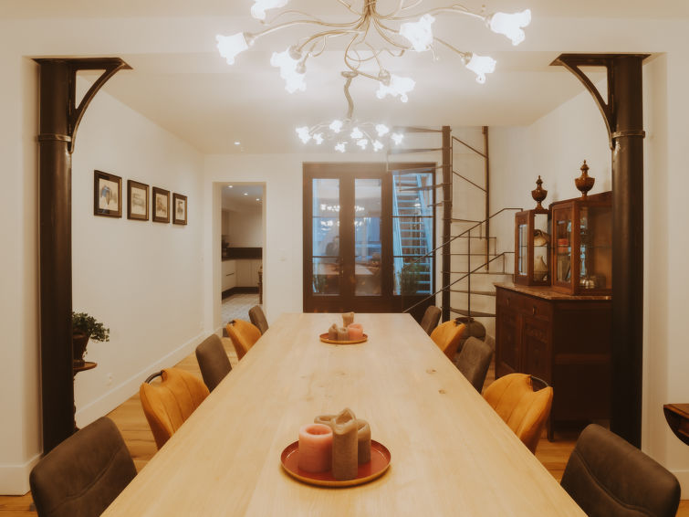Historische en Ruime 'Villa Anas' in Blankenberge | Out! Vakantiehuizen