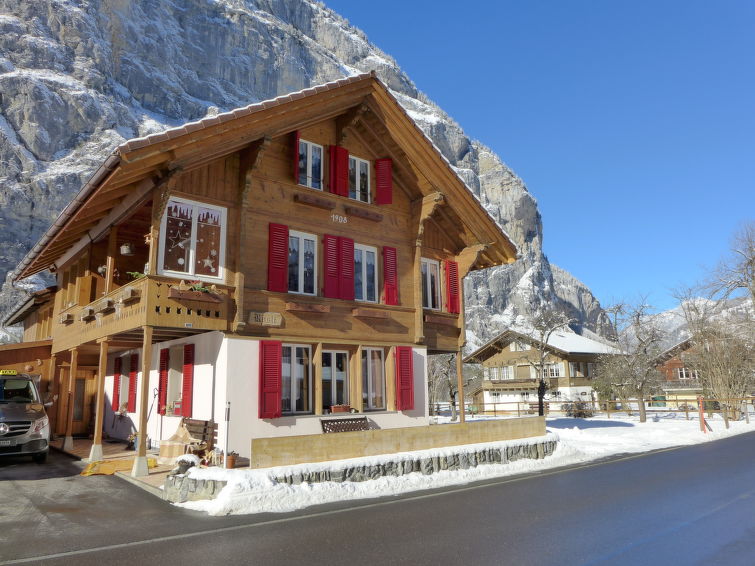 Foto van exterieur van Appartement Lauterbrunnenin de winter
