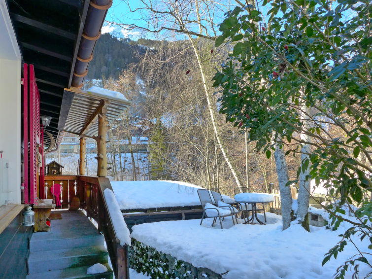 Foto van exterieur van Appartement Lauterbrunnenin de winter