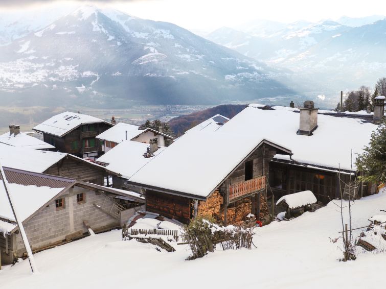Foto van exterieur van Vakantiehuis Les Posses-sur-Bexin de winter