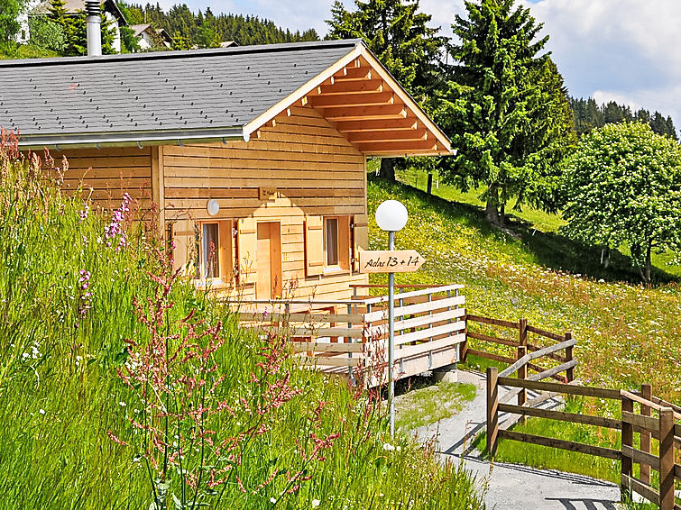 Ontspan in het Comfortabele Chalet Maiensss in Zwitserland | Out! Vakantiehuizen