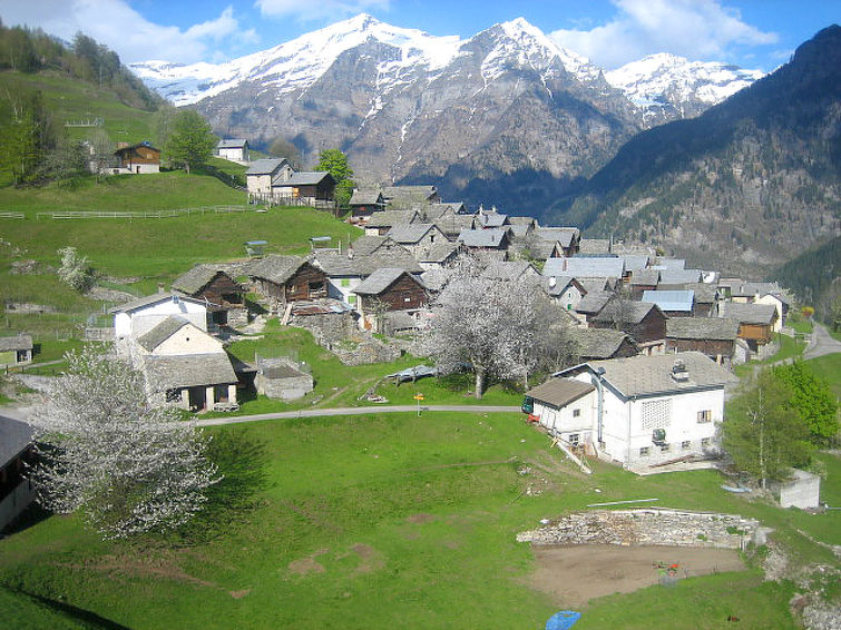 Foto van omgeving van Vakantiehuis Malvaglia