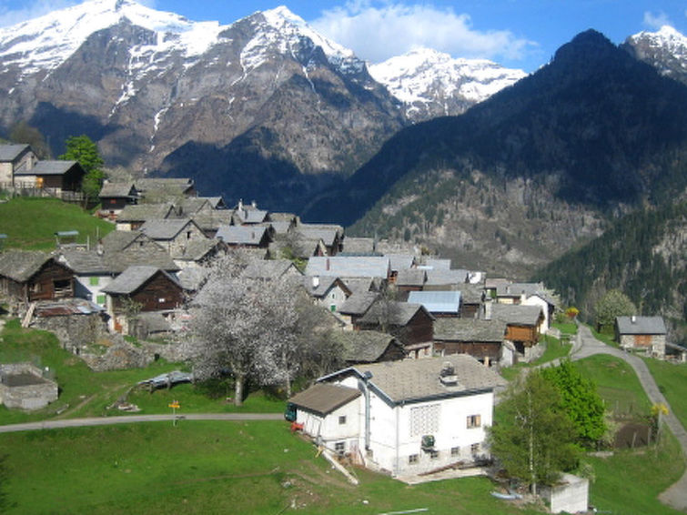 Foto van omgeving van Vakantiehuis Malvaglia