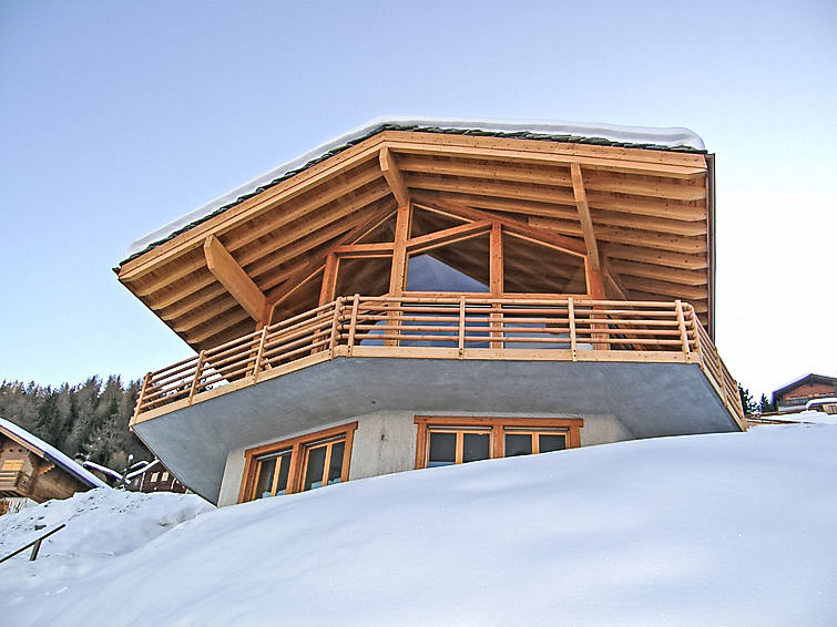 Foto van exterieur van Vakantiehuis Nendazin de winter