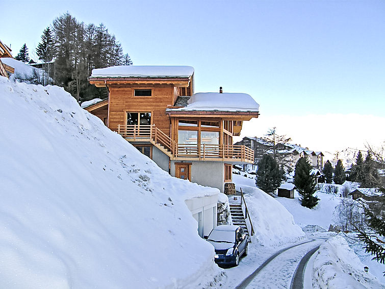 Foto van exterieur van Vakantiehuis Nendazin de winter