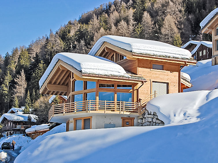 Foto van exterieur van Vakantiehuis Nendazin de winter