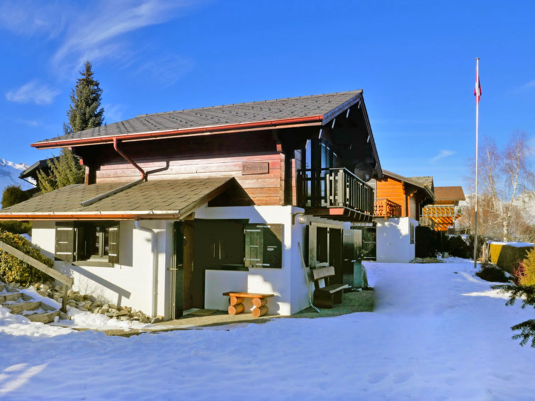 Foto van exterieur van Vakantiehuis Nendazin de winter