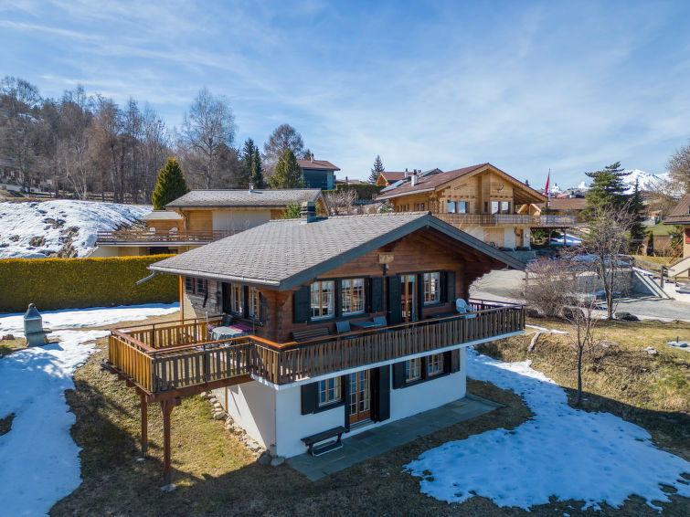 Foto van exterieur van Vakantiehuis Nendazin de winter