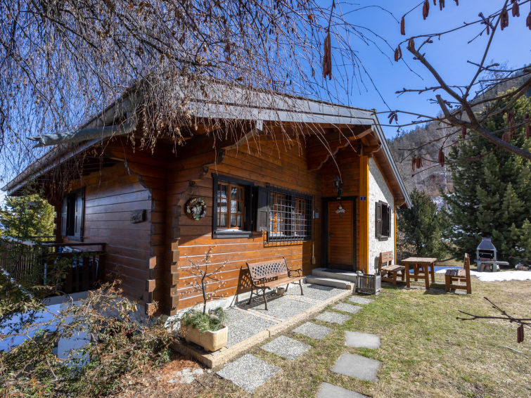 Foto van exterieur van Vakantiehuis Nendazin de winter