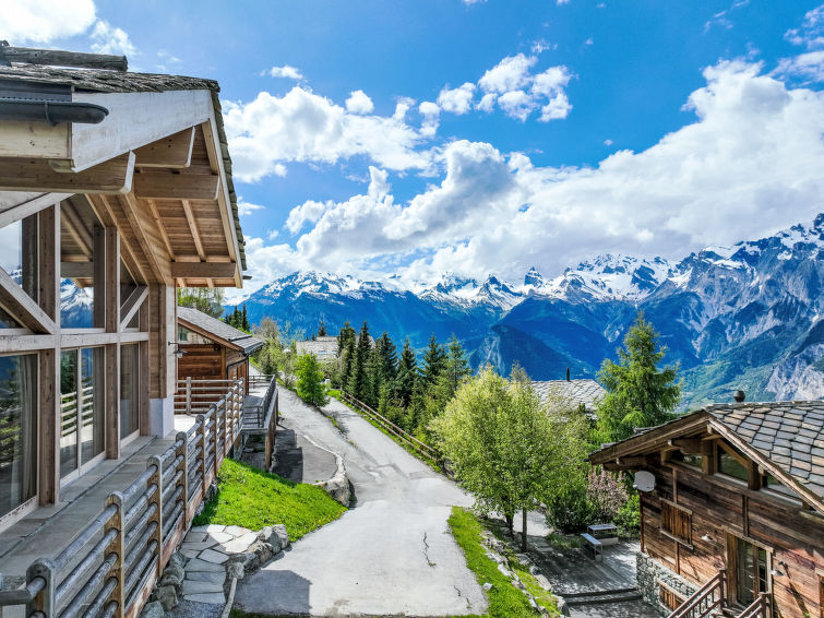 Chalet Jadi: Uw Luxe Vakantiehuis in de Zwitserse Alpen | Out! Vakantiehuizen