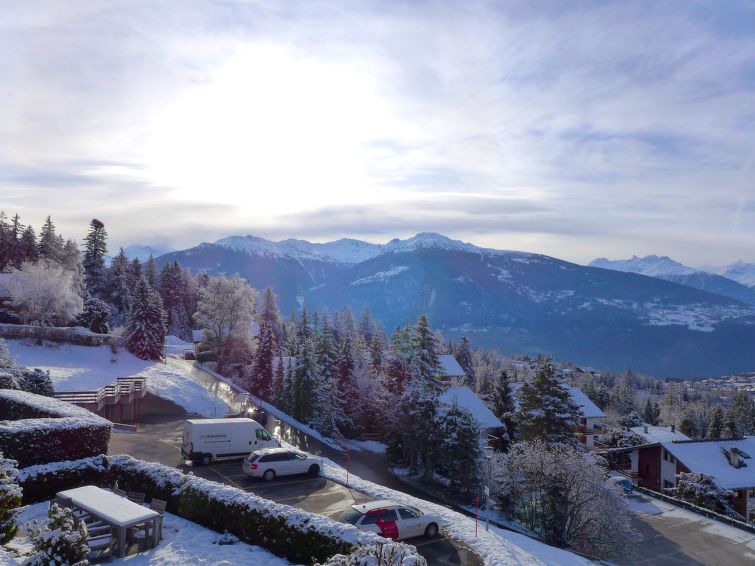 Foto van exterieur van Vakantiehuis Crans-Montanain de winter Foto van exterieur van Vakantiehuis Crans-Montanain de winter