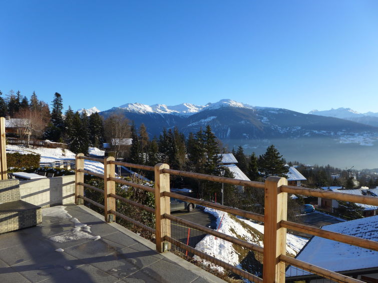 Foto van exterieur van Vakantiehuis Crans-Montanain de winter Foto van exterieur van Vakantiehuis Crans-Montanain de winter