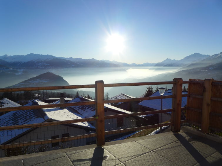 Foto van exterieur van Vakantiehuis Crans-Montanain de winter Foto van exterieur van Vakantiehuis Crans-Montanain de winter