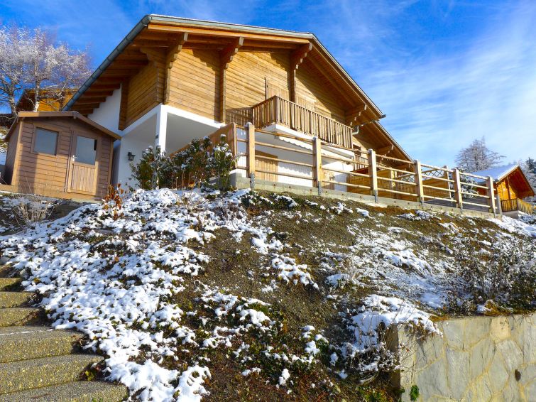 Foto van exterieur van Vakantiehuis Crans-Montanain de winter Foto van exterieur van Vakantiehuis Crans-Montanain de winter