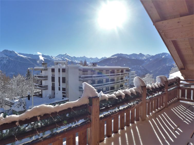 Foto van exterieur van Vakantiehuis Crans-Montanain de winter