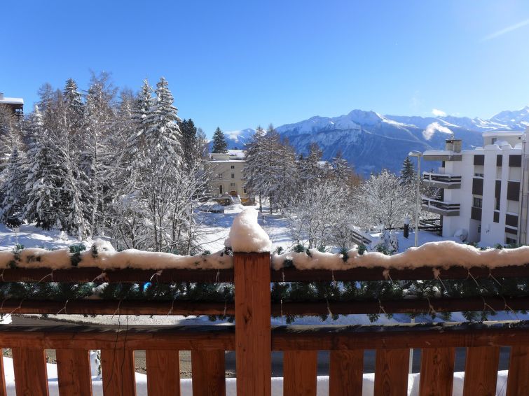 Foto van exterieur van Vakantiehuis Crans-Montanain de winter