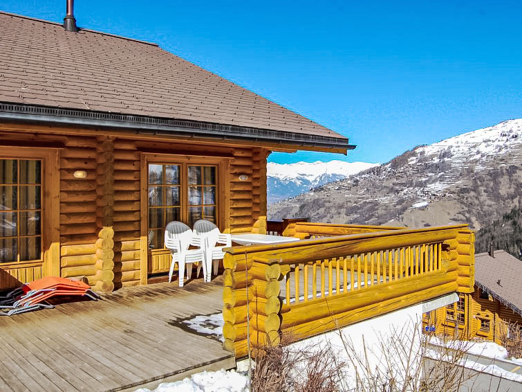 Foto van exterieur van Vakantiehuis Nendazin de winter