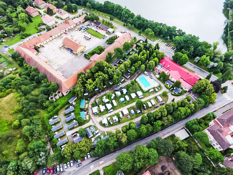 Foto van exterieur van Vakantiehuis Dolni Pocernice