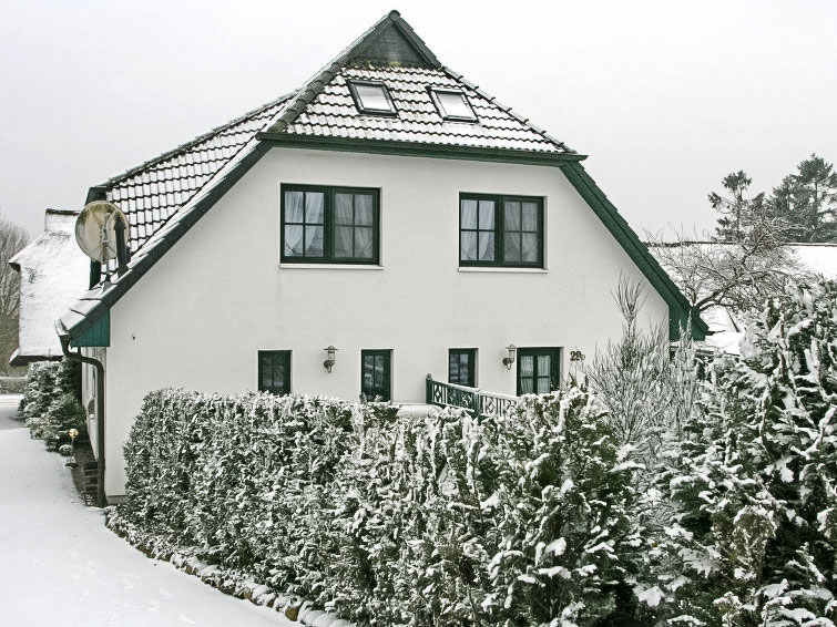 Foto van exterieur van Vakantiehuis Groß Zickerin de winter Foto van exterieur van Vakantiehuis Groß Zickerin de winter