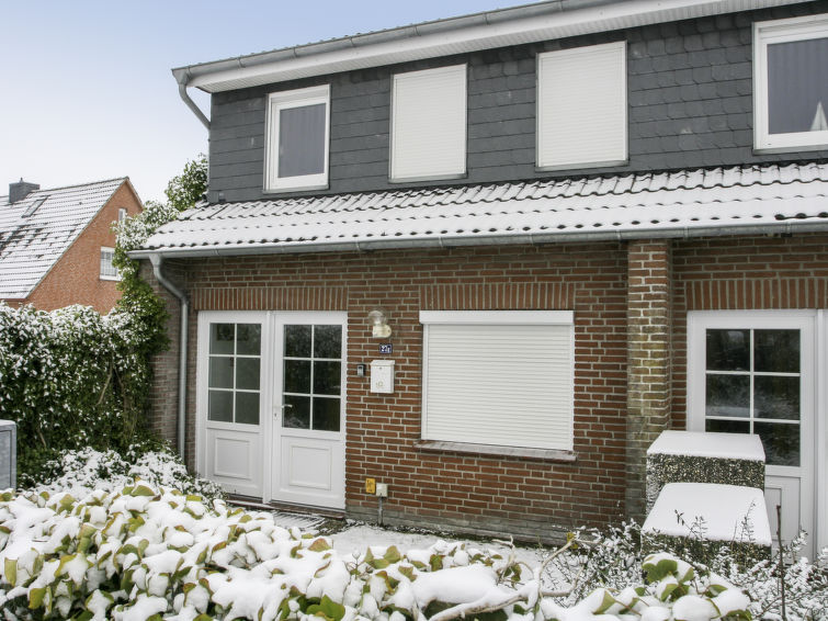 Foto van exterieur van Appartement Norddeichin de winter