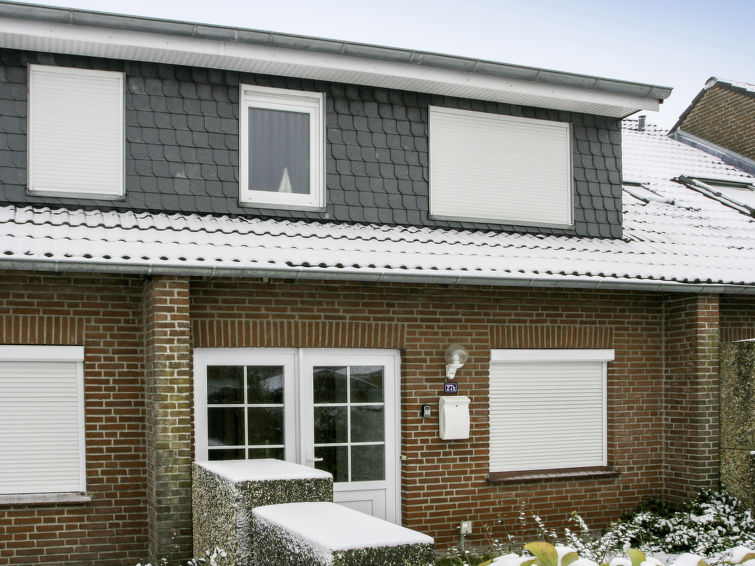 Foto van exterieur van Appartement Norddeichin de winter