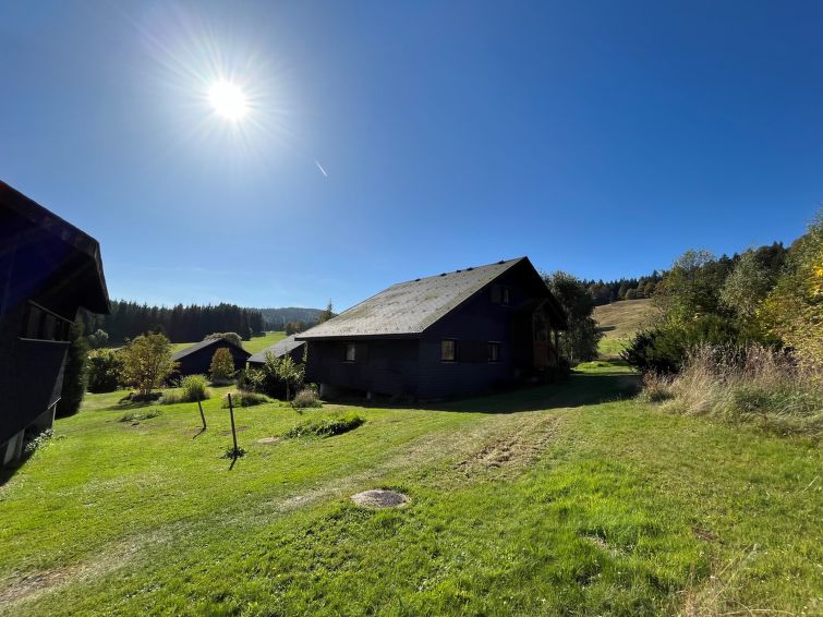 Foto van exterieur van Vakantiehuis Bernauin de winter