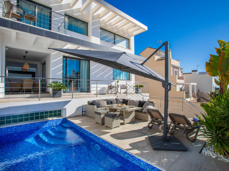 Geniet van Luxe en Comfort in Vakantiehuis Aldea in Nerja | Out! Vakantiehuizen