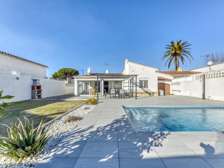 Ontsnap naar de Rust van Villa Montgr aan de Costa Brava | Out! Vakantiehuizen