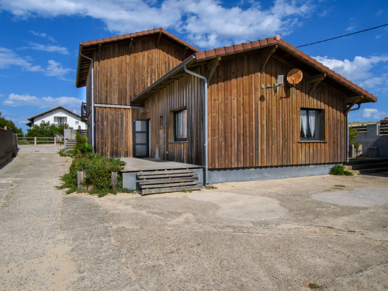 Foto van exterieur van Vakantiehuis Mimizanin de winter