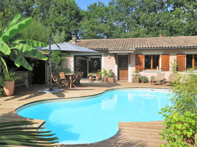 Foto van exterieur van Vakantiehuis Montalivetin de winter